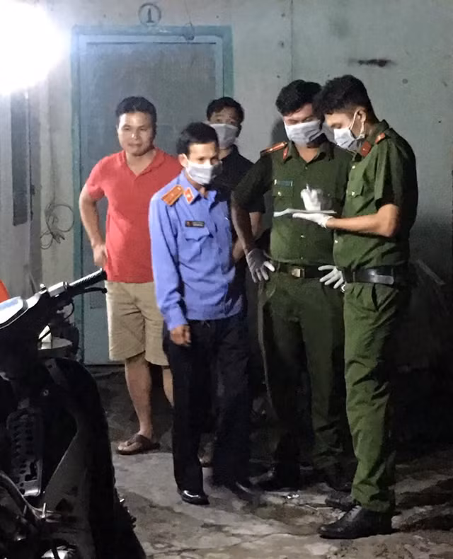 Cơn ghen kinh hoàng của thanh niên ở Sài Gòn sau 120 ngày tìm vợ Con ghen kinh hoang cua thanh nien o Sai Gon sau 120 ngay tim vo