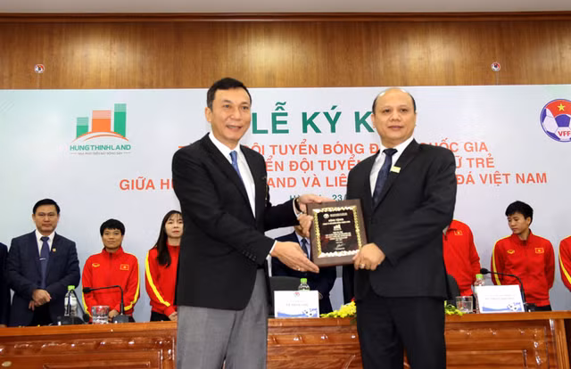 Đội tuyển bóng đá nữ Việt Nam nhận tài trợ khủng lên đến 100 tỷ đồng Doi tuyen bong da nu Viet Nam nhan tai tro khung len den 100 ty dong
