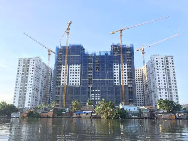 Giá nhà cao hơn 20 lần so với thu nhập người dân, cách nào để giảm giá? Gia nha cao hon 20 lan so voi thu nhap nguoi dan, cach nao de giam gia?