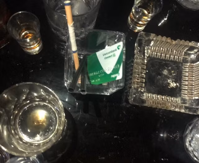 Hàng chục người phê ma túy trong quán bar giữa Sài Gòn Hang chuc nguoi phe ma tuy trong quan bar giua Sai Gon