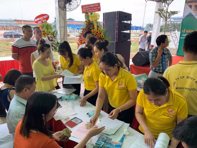 Phu Hong Thinh ban giao so hong som cho khach hang