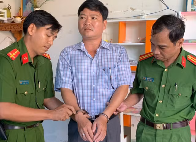 Cựu Chủ tịch TP Trà Vinh ký 315 hồ sơ đất đai, gây thất thoát 70 tỷ đồng - Hình 2 Cuu Chu tich TP Tra Vinh ky 315 ho so dat dai, gay that thoat 70 ty dong-Hinh-2