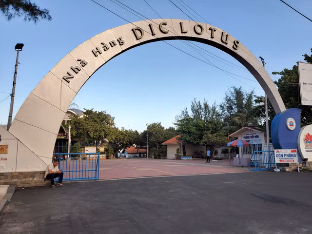 Hiện trạng 28 ha đất vàng ven biển Vũng Tàu bị 'xài chùa' suốt 27 năm - Hình 9 Hien trang 28 ha dat vang ven bien Vung Tau bi 'xai chua' suot 27 nam-Hinh-9