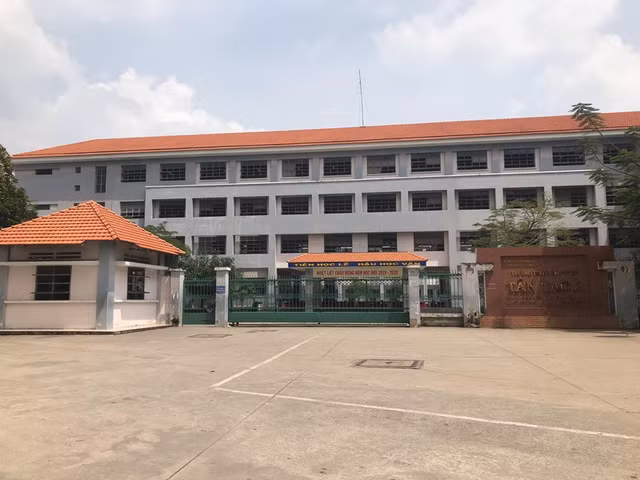 Quận Bình Tân vào cuộc vụ nghi án bảo vệ dâm ô bé gái trong nhà vệ sinh trường Quan Binh Tan vao cuoc vu nghi an bao ve dam o be gai trong nha ve sinh truong