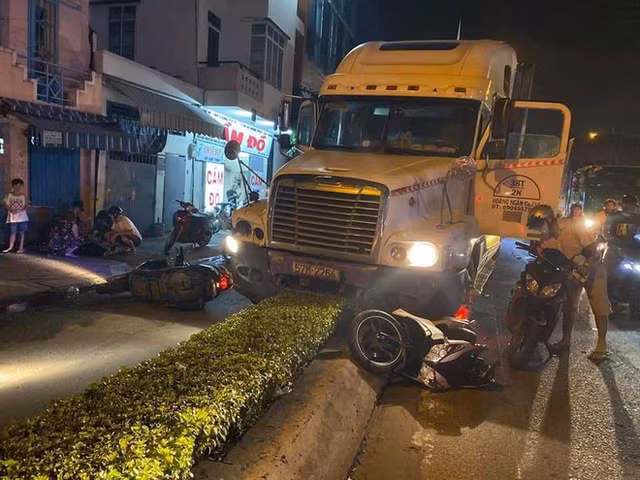 Bắt tài xế container sử dụng ma túy, tông 2 người thương vong ở Sài Gòn Bat tai xe container su dung ma tuy, tong 2 nguoi thuong vong o Sai Gon