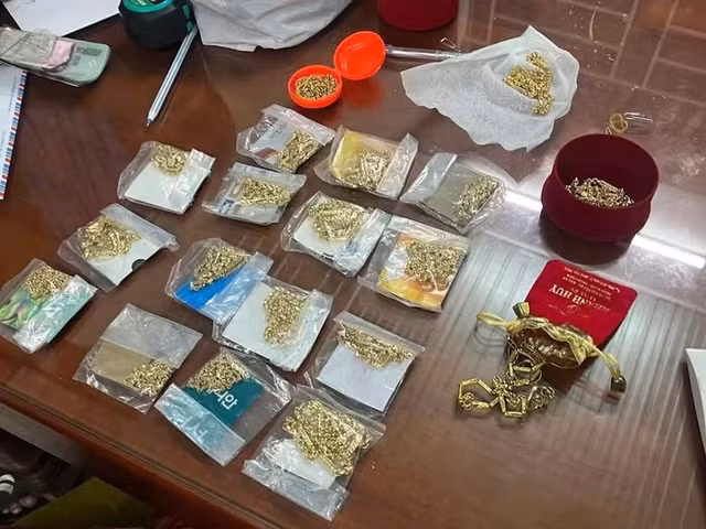 20 lan mang vang gia di cam co, nu quai thu ve hon 200 trieu dong-Hinh-2