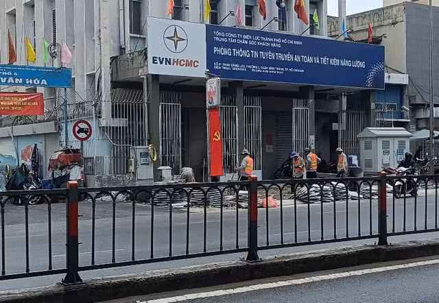 Tận mục Cty Toàn Gia Phát và Mộc An Châu cải tạo vỉa hè đường Phan Đăng Lưu - Hình 7 Tan muc Cty Toan Gia Phat va Moc An Chau cai tao via he duong Phan Dang Luu-Hinh-7