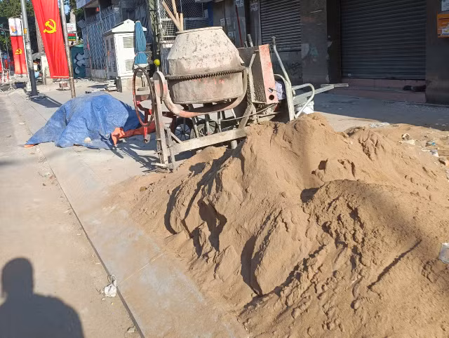 Tận mục Cty Toàn Gia Phát và Mộc An Châu cải tạo vỉa hè đường Phan Đăng Lưu - Hình 6 Tan muc Cty Toan Gia Phat va Moc An Chau cai tao via he duong Phan Dang Luu-Hinh-6