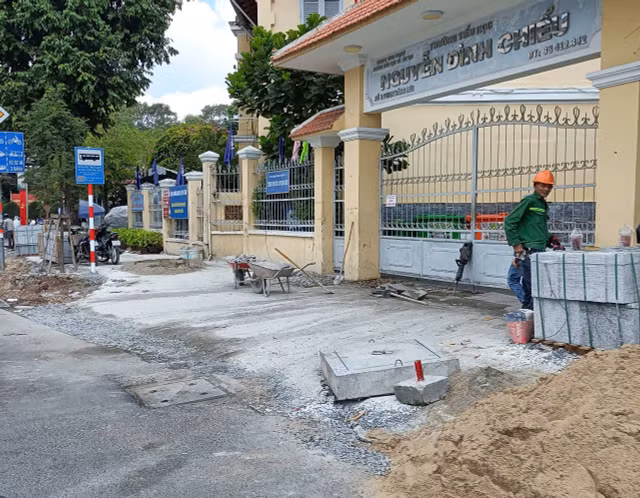 Tận mục Cty Toàn Gia Phát và Mộc An Châu cải tạo vỉa hè đường Phan Đăng Lưu - Hình 5 Tan muc Cty Toan Gia Phat va Moc An Chau cai tao via he duong Phan Dang Luu-Hinh-5