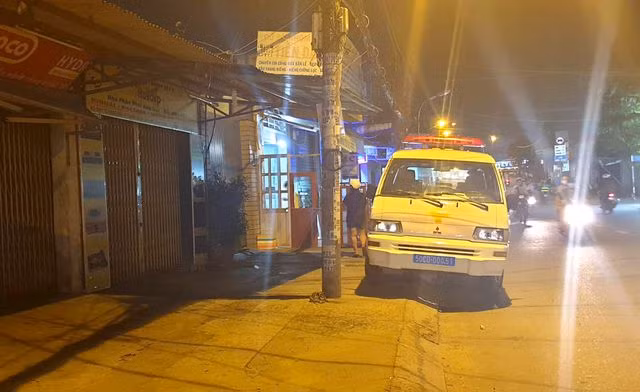 Phòng trọ bốc cháy ngùn ngụt, 2 em bé ngạt khói tử vong thương tâm Phong tro boc chay ngun ngut, 2 em be ngat khoi tu vong thuong tam