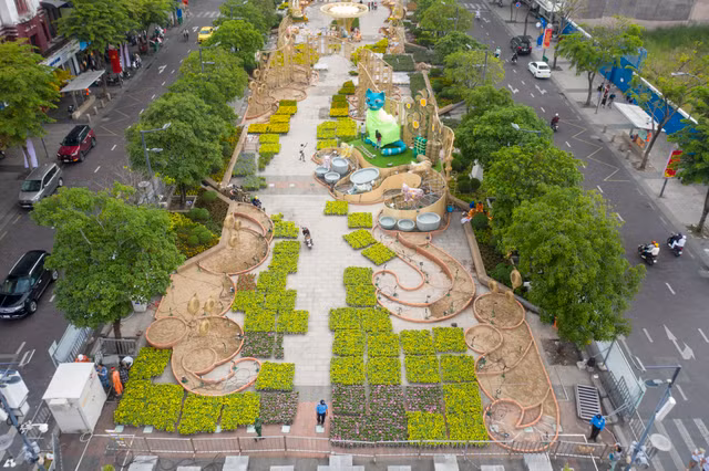 Cận cảnh đường hoa Nguyễn Huệ trước giờ khai mạc - Hình 2 Can canh duong hoa Nguyen Hue truoc gio khai mac-Hinh-2