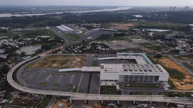 Bến xe Miền Đông có vốn đầu tư 4.000 tỷ đồng hoạt động sau 5 lần trễ hẹn Ben xe Mien Dong co von dau tu 4.000 ty dong hoat dong sau 5 lan tre hen