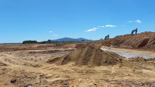 Cận cảnh dự án Golden Hills của Công ty Trung Nam lấn sông Cu Đê - Hình 6 Can canh du an Golden Hills cua Cong ty Trung Nam lan song Cu De-Hinh-6
