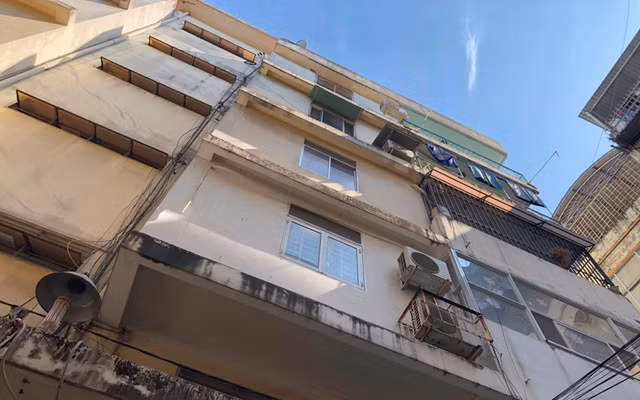 Chung cu giua Sai Gon nghieng, khan cap di doi hang tram nguoi dan