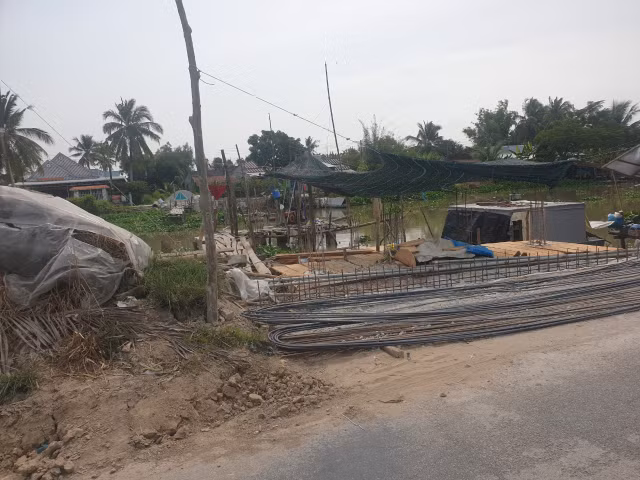 Kiên Giang: Thanh toán 100% vật tư, sau 01 năm cầu vẫn dở dang - Hình 3 Kien Giang: Thanh toan 100% vat tu, sau 01 nam cau van do dang-Hinh-3