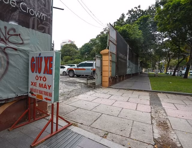Thi hành án, bàn giao 'đất vàng' 8-12 Lê Duẩn cho UBND TP HCM Thi hanh an, ban giao 'dat vang' 8-12 Le Duan cho UBND TP HCM