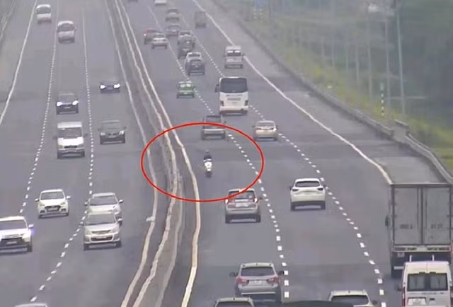 Phat 750 nghin, tuoc bang lai 2 thang doi voi thanh nien phong xe may nguoc chieu tren cao toc