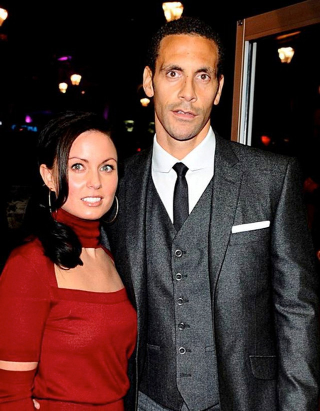 Vị hôn thê sexy hết cỡ và giàu nứt đố đổ vách của huyền thoại MU - Hình 4 Vi hon the sexy het co va giau nut do do vach cua huyen thoai MU-Hinh-4