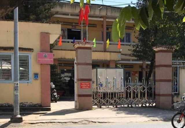 Thanh niên cởi trần lao vào trụ sở công an đâm chết dân phòng Thanh nien coi tran lao vao tru so cong an dam chet dan phong