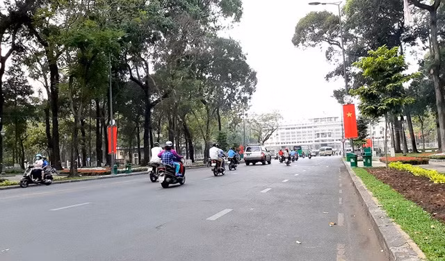 Hom nay han che xe tren nhieu tuyen duong o trung tam TP HCM