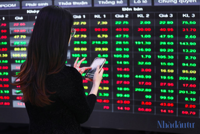 Lam the nao de tang ‘hang moi, hang khung’ cho thi truong chung khoan?