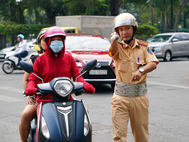 Nguoi Sai Gon chay xe nguoc chieu thanh doan-Hinh-2