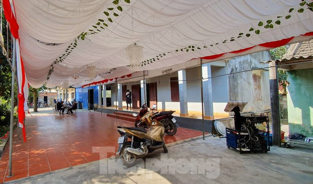 Gia đình thủ môn Văn Toản ở Hải Phòng làm 60 mâm cỗ mời cả xã đến xem trận chung kết - Hình 4 Gia dinh thu mon Van Toan o Hai Phong lam 60 mam co moi ca xa den xem tran chung ket-Hinh-4