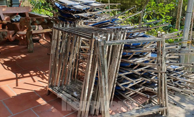 Gia đình thủ môn Văn Toản ở Hải Phòng làm 60 mâm cỗ mời cả xã đến xem trận chung kết - Hình 3 Gia dinh thu mon Van Toan o Hai Phong lam 60 mam co moi ca xa den xem tran chung ket-Hinh-3