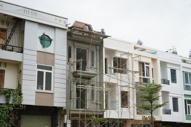 Xẻ 'đất vàng' làm nhà trái phép ở Đắk Lắk: Bất lực hay bao che? Xe 'dat vang' lam nha trai phep o Dak Lak: Bat luc hay bao che?
