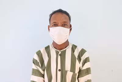 Di nhau ve phat hien hang xom dang dung gan giuong vo minh nen cam dao chem bat tinh