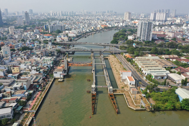 Ông Nguyễn Văn Nên trực tiếp giám sát metro số 1, siêu dự án chống ngập Ong Nguyen Van Nen truc tiep giam sat metro so 1, sieu du an chong ngap