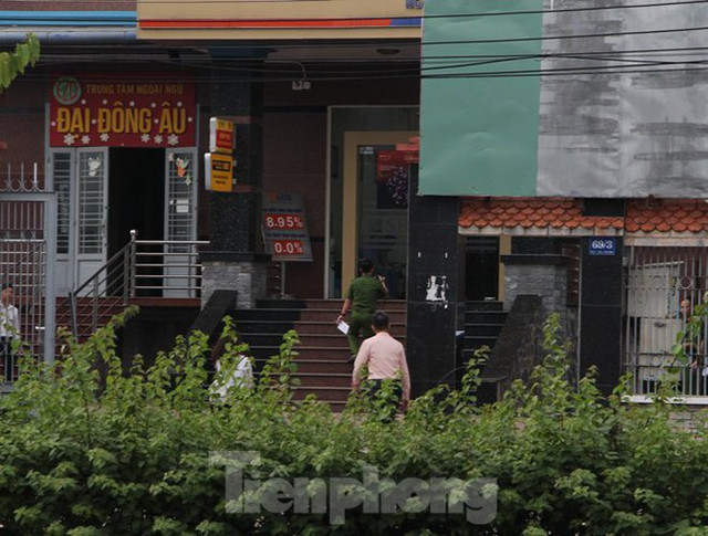 Một đối tượng nghi dùng súng cướp ngân hàng SHB ở Bình Dương - Hình 2 Mot doi tuong nghi dung sung cuop ngan hang SHB o Binh Duong-Hinh-2