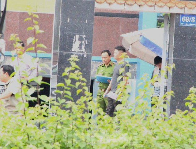 Một đối tượng nghi dùng súng cướp ngân hàng SHB ở Bình Dương - Hình 3 Mot doi tuong nghi dung sung cuop ngan hang SHB o Binh Duong-Hinh-3