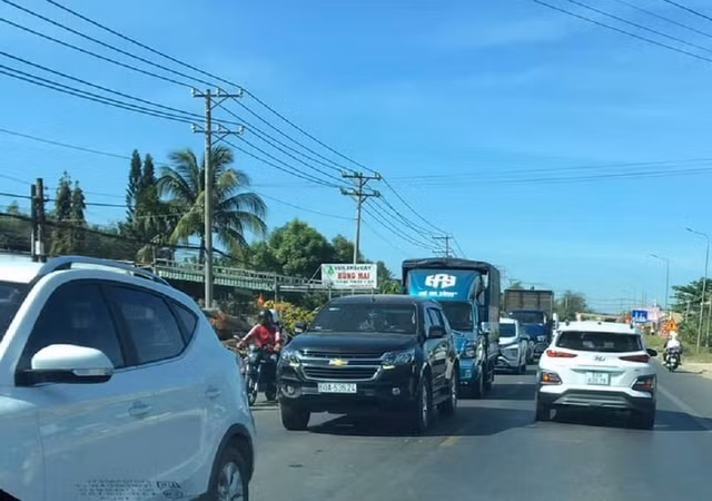 Ket xe keo dai hang km nen phai xa 2 tram thu phi tren cao toc Long Thanh - Dau Giay-Hinh-5