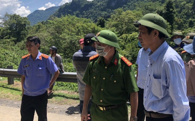 Đã có 13 người chết trong vụ lật xe du lịch ở Quảng Bình Da co 13 nguoi chet trong vu lat xe du lich o Quang Binh