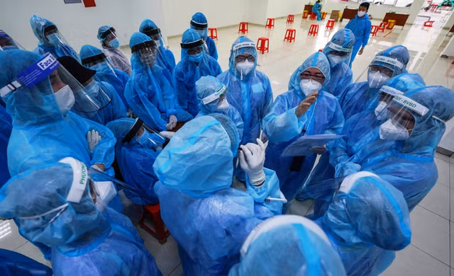 Da co hon 7600 ca COVID-19, TP HCM can cac giai phap manh hon de ngan chan dai dich