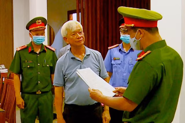 2 cuu chu tich Khanh Hoa lien quan nhu the nao den vu nui Chin Khuc?-Hinh-4