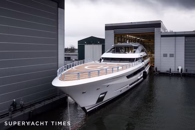 Can canh sieu du thuyen co san do truc thang