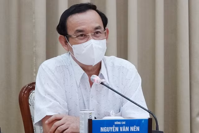 Bi thu TP HCM Nguyen Van Nen yeu cau chuan bi kich ban cho bien chung Omicron