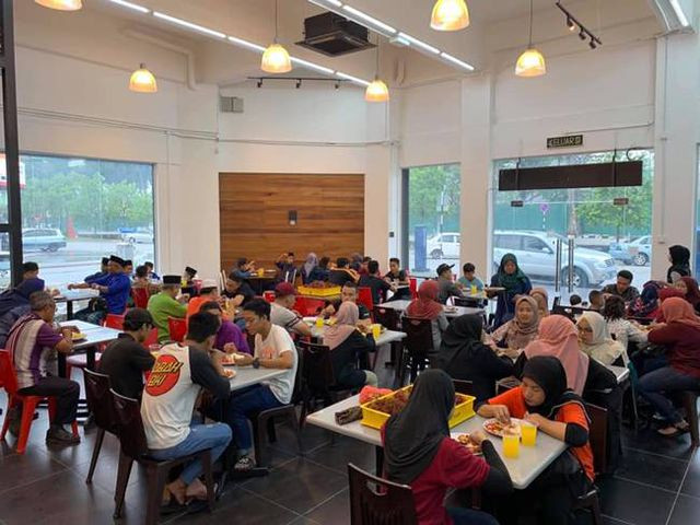 Đôi vợ chồng mở quán cơm bán cơm kiếm 2,2 tỷ đồng mỗi tháng - Hình 4 Doi vo chong mo quan com ban com kiem 2,2 ty dong moi thang-Hinh-4