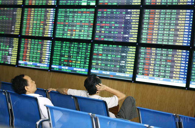 Thay gi khi khoi ngoai ban rong 2.300 ty dong trong tuan qua?