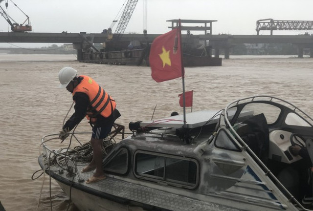 Bão số 8 đổ bộ đêm nay, bão số 9 vào Biển Đông đêm mai Bao so 8 do bo dem nay, bao so 9 vao Bien Dong dem mai
