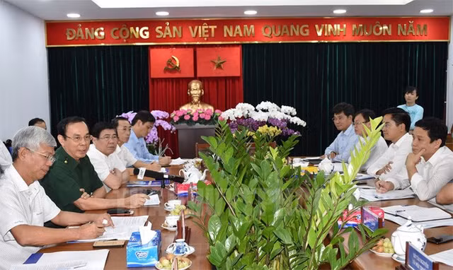 Tan Bi thu Thanh uy TP HCM Nguyen Van Nen dam mua tim ke chong ngap-Hinh-3