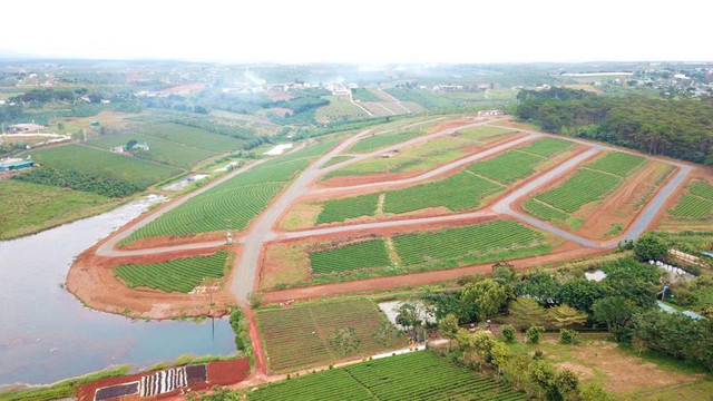 Bất cập trong quy hoạch đô thị làm nở rộ điểm nóng phân lô tách thửa Bat cap trong quy hoach do thi lam no ro diem nong phan lo tach thua