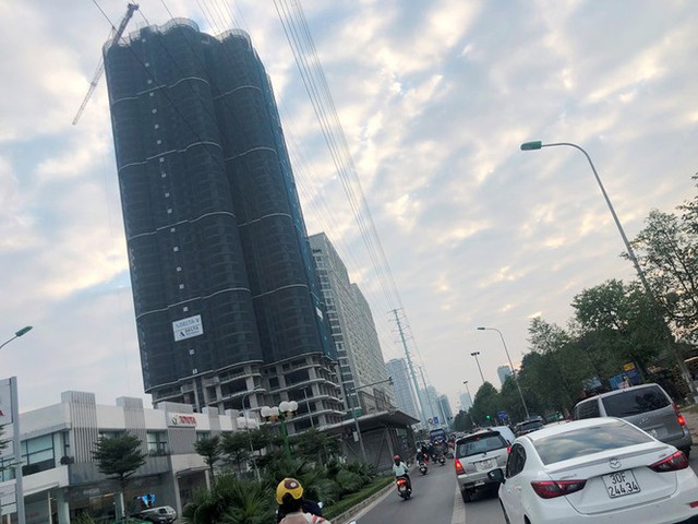 Cận cảnh cao ốc 'nhấn chìm' con đường BT Hà Nội - Hình 5 Can canh cao oc 'nhan chim' con duong BT Ha Noi-Hinh-5