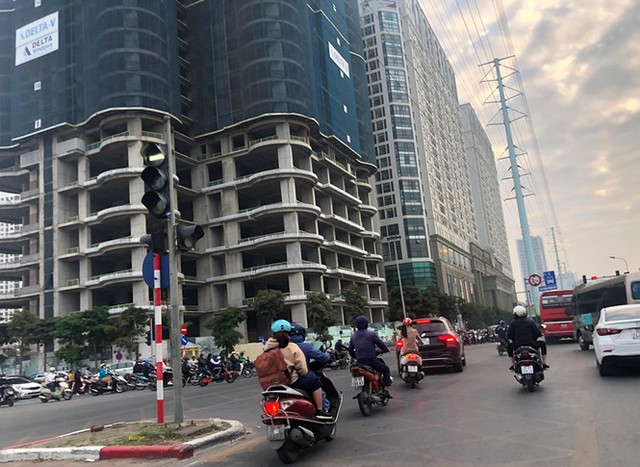 Cận cảnh cao ốc 'nhấn chìm' con đường BT Hà Nội - Hình 6 Can canh cao oc 'nhan chim' con duong BT Ha Noi-Hinh-6