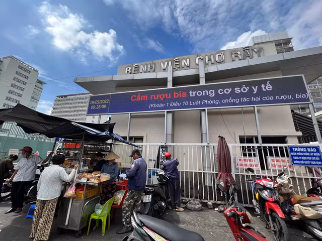 Cac bai giu xe o TP HCM van chiem tron via he du bi So GTVT yeu cau dep-Hinh-3