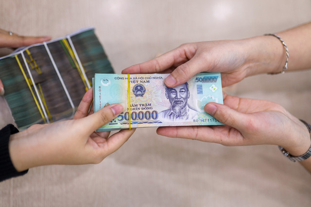 Bốn doanh nghiệp sai phạm khi bán chéo bảo hiểm qua ngân hàng Bon doanh nghiep sai pham khi ban cheo bao hiem qua ngan hang
