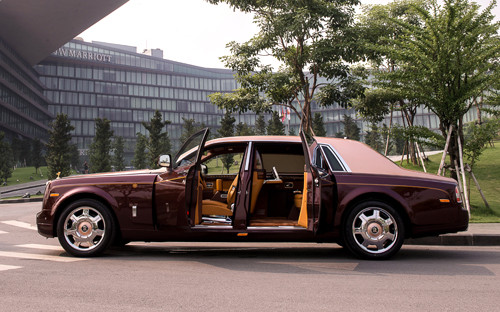 Rolls-Royce Phantom Lửa Thiêng của ông Trịnh Văn Quyết được rao bán trở lại Rolls-Royce Phantom Lua Thieng cua ong Trinh Van Quyet duoc rao ban tro lai
