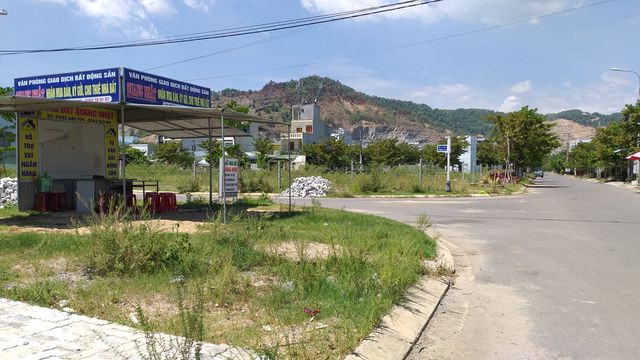 Thị trường đất nền Đà Nẵng giao dịch ảm đạm, môi giới cả tháng bán được 1 lô Thi truong dat nen Da Nang giao dich am dam, moi gioi ca thang ban duoc 1 lo